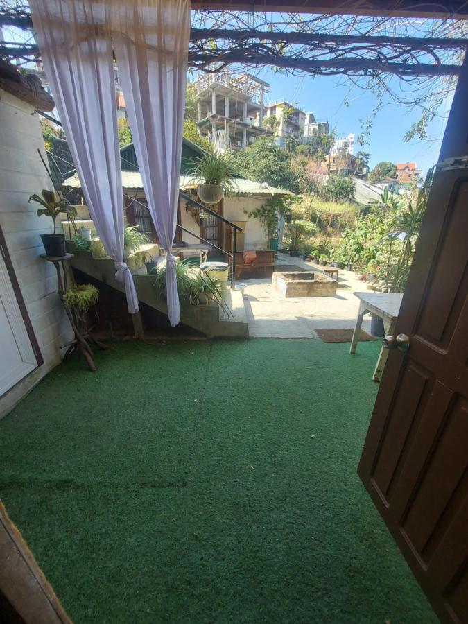 Giftland Homestay Āīzawl エクステリア 写真