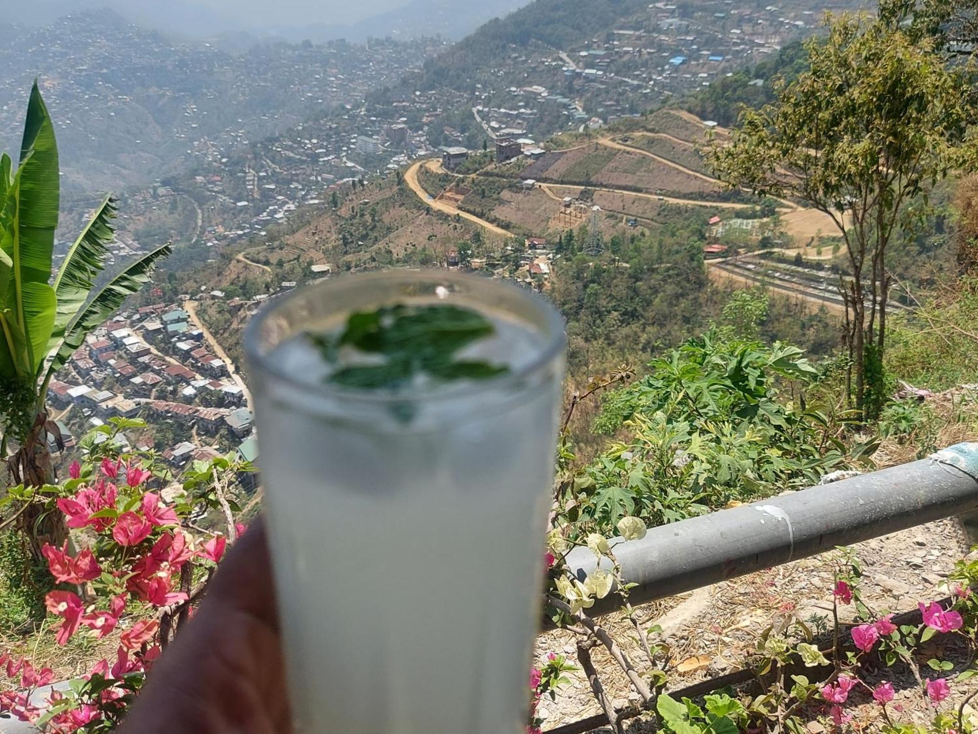 Giftland Homestay Āīzawl エクステリア 写真