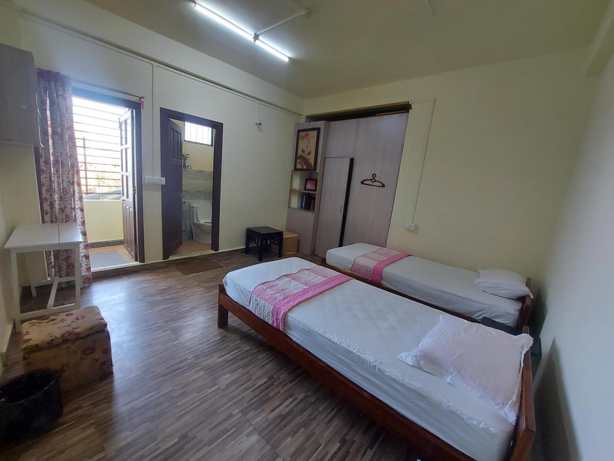 Giftland Homestay Āīzawl エクステリア 写真