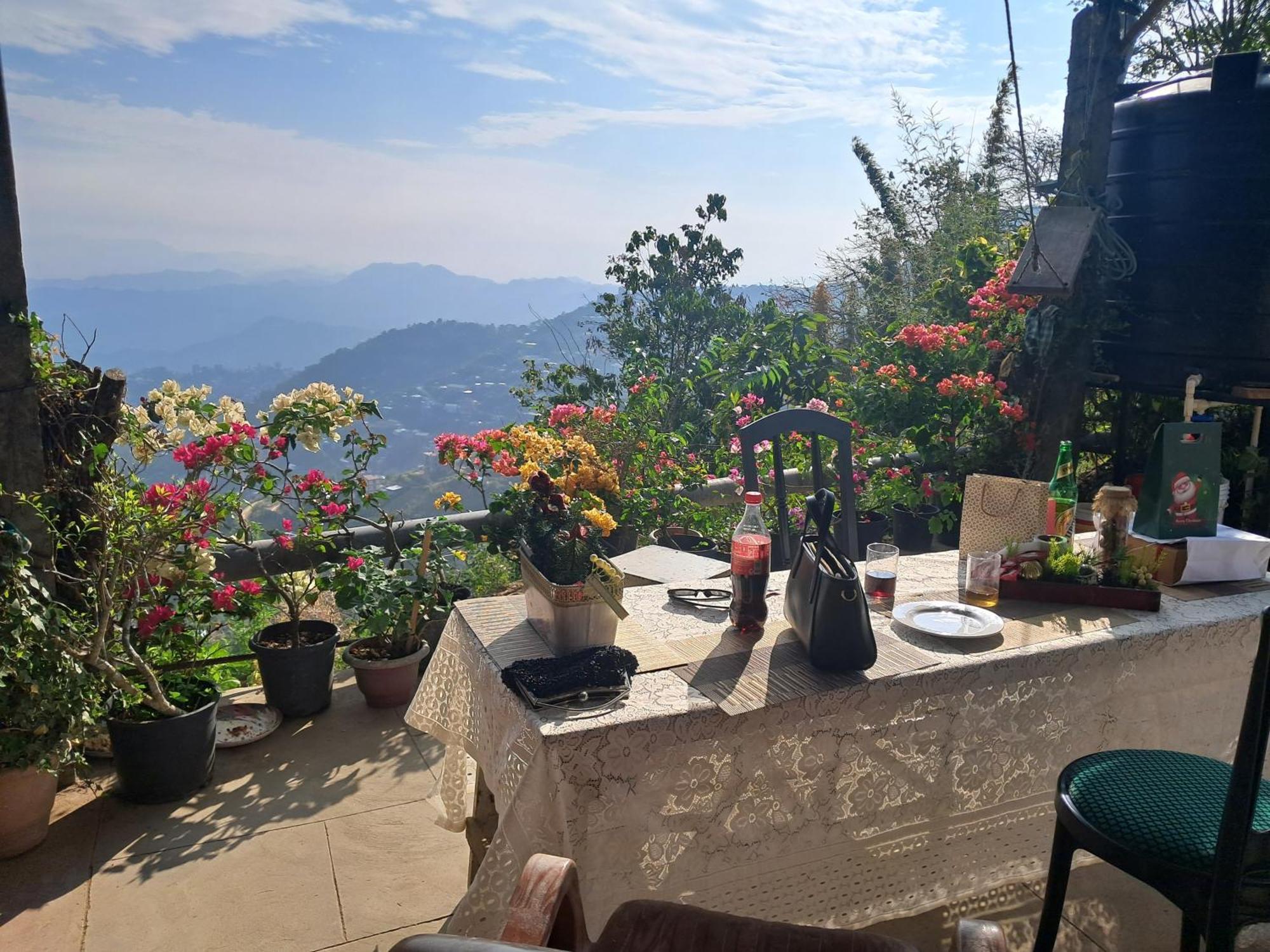 Giftland Homestay Āīzawl エクステリア 写真